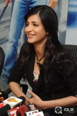 Shruti Haasan at Ramayya Vastavayya Press Meet
